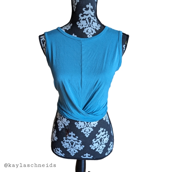 🌻2 for $20 |  Zenana Knotted Crop Tank Top - Picture 8 of 15